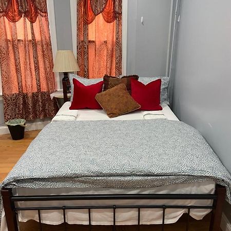 A Spacious Room In Queens ニューヨーク エクステリア 写真