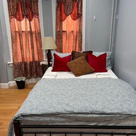 A Spacious Room In Queens ニューヨーク エクステリア 写真