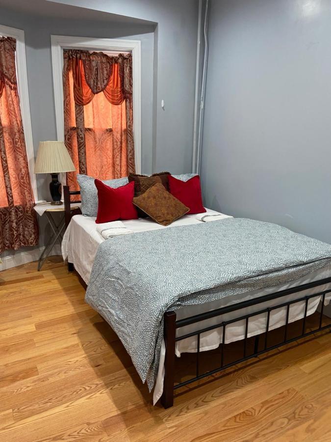 A Spacious Room In Queens ニューヨーク エクステリア 写真