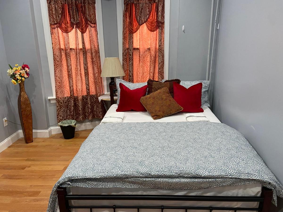 A Spacious Room In Queens ニューヨーク エクステリア 写真